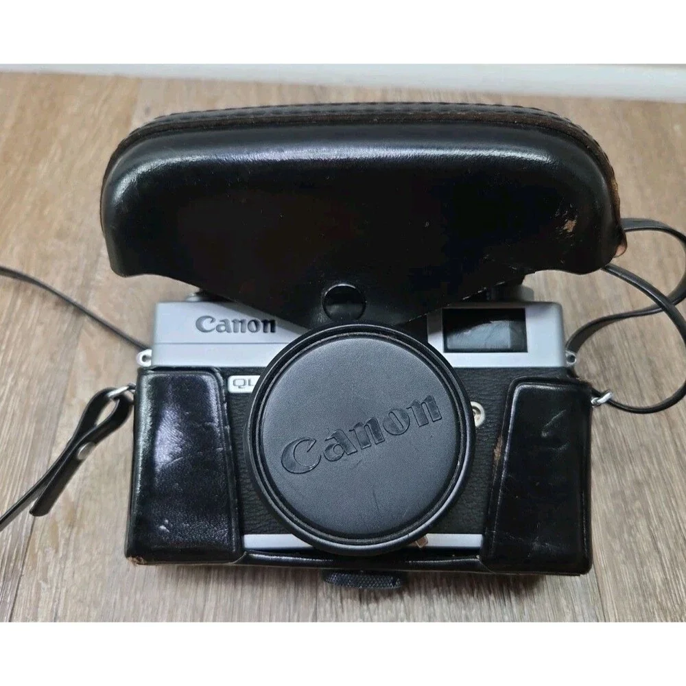 CLEAN Canon Canonet QL17  QL 35mm Rangefinder Camera 40mm 1:1.7 Lens UNTESTED